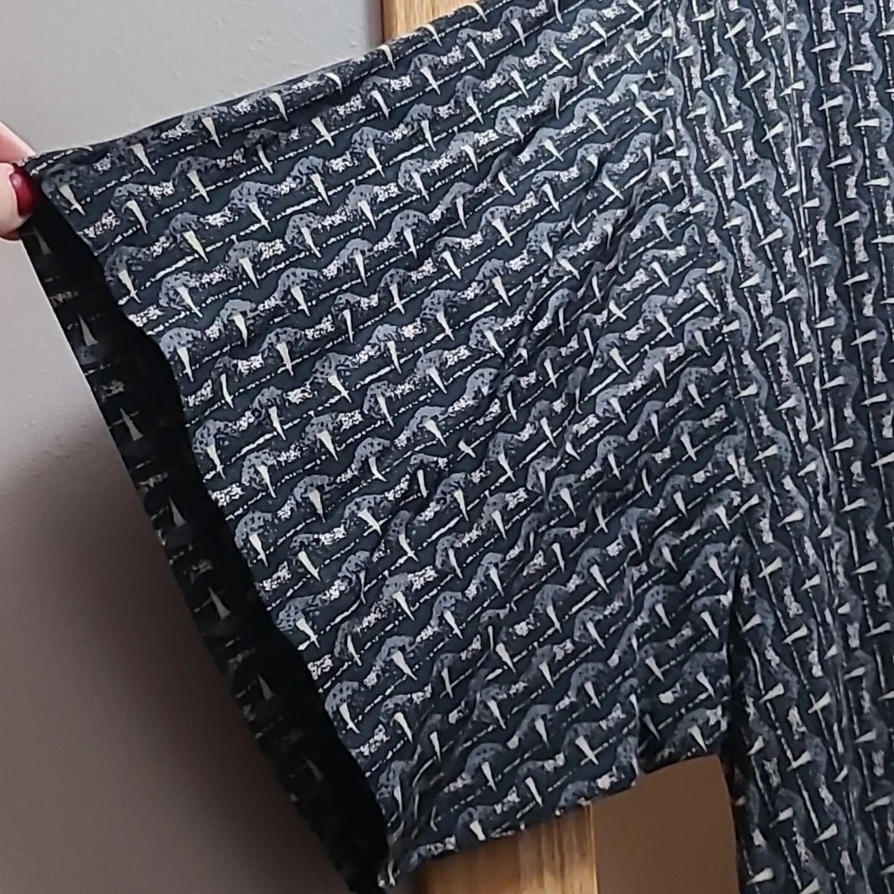 Men's Short Sleeve Button Down Shirt - Picture 5 of 5